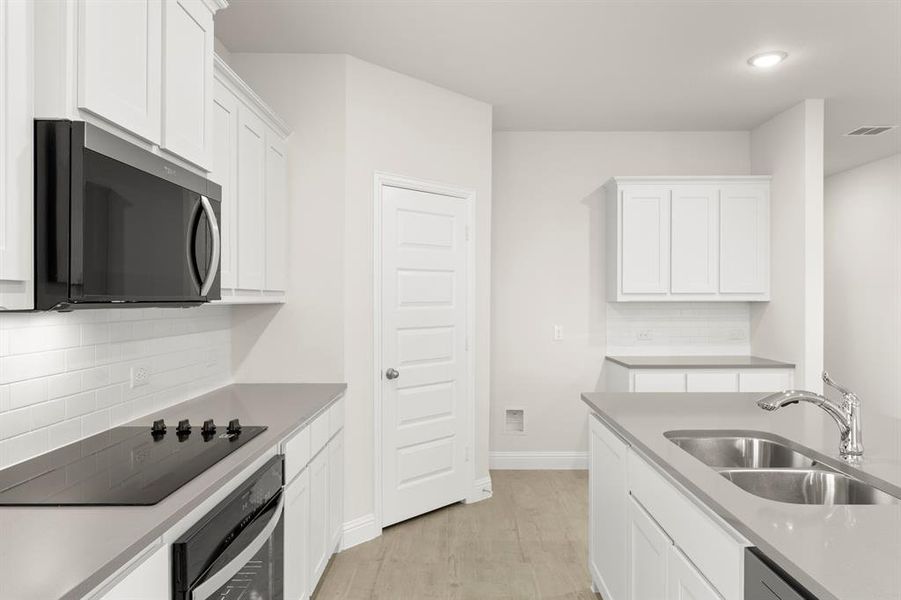 06. 2029 Gladd - Kitchen (3)