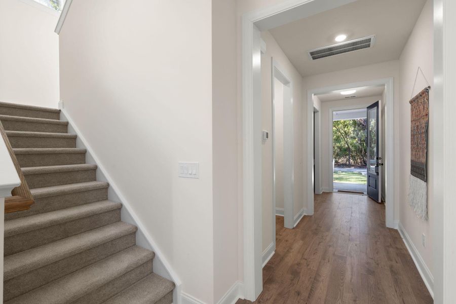 Spacious, unfurnished interior of a new home in , Hollywood (Image 25).