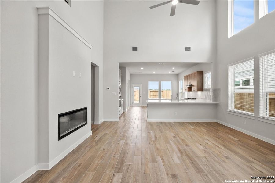 Spacious, unfurnished interior of a new home in Meyer Ranch, Canyon Lake (Image 16).