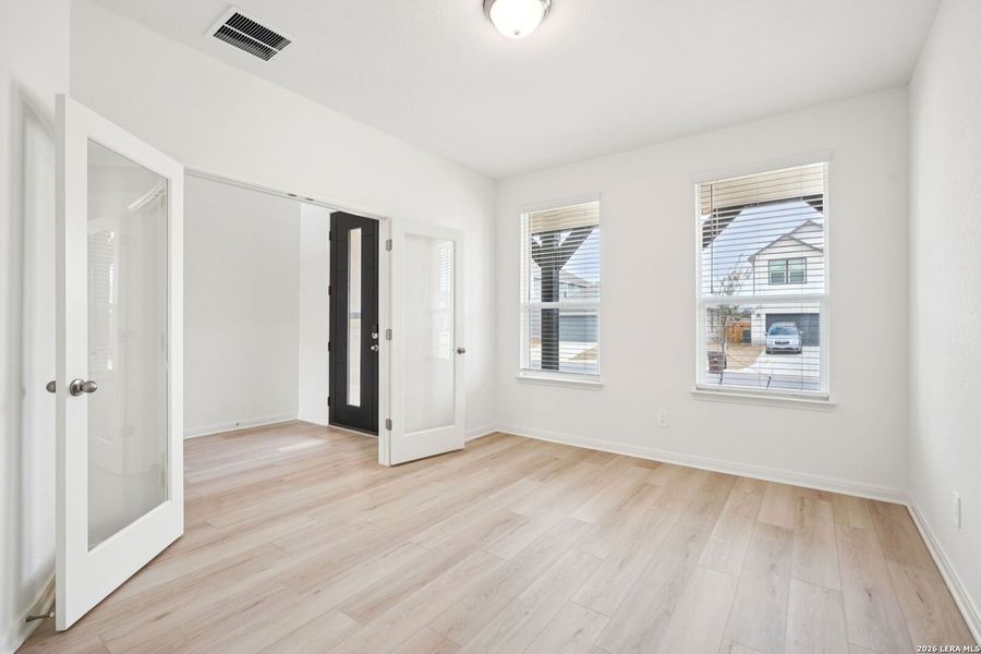 Spacious, unfurnished interior of a new home in Estancia Ranch - Classic Series, San Antonio (Image 36).