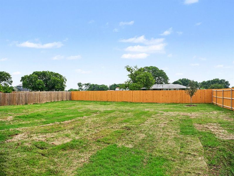 Exterior details and patio area of a home in Cole Crossing Estates, DeSoto (Image 4).