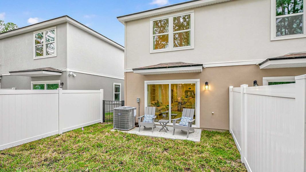 Representative exterior details of a home built from the Greyson II by D.R. Horton in Irongate Villas, Jacksonville (Image 2).