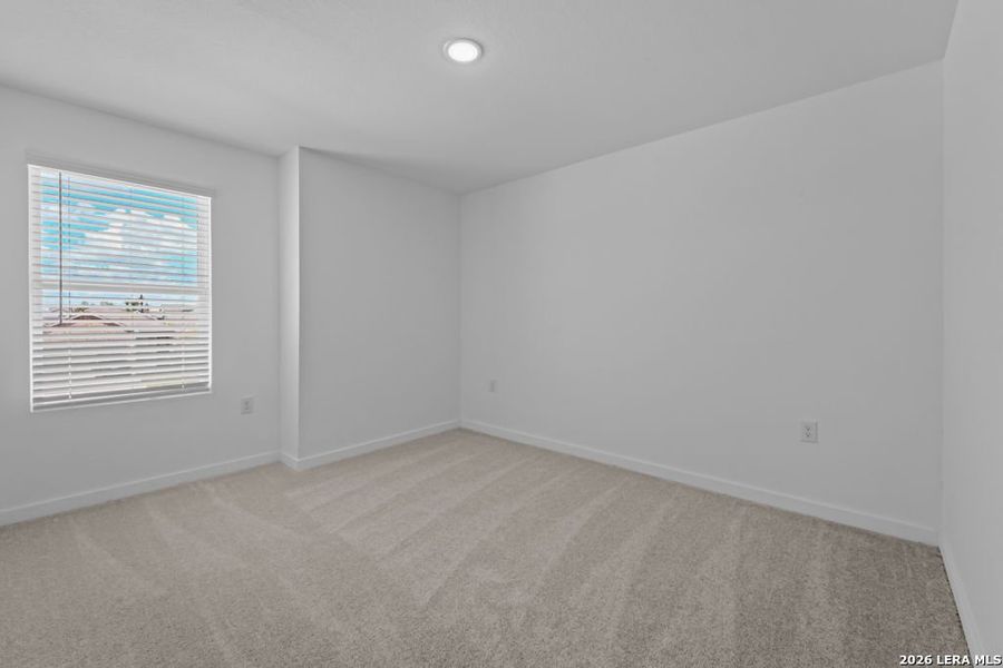 Spacious, unfurnished interior of a new home in Vida, San Antonio (Image 20).