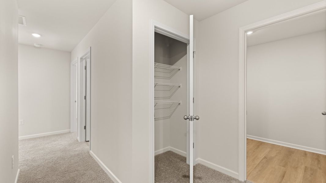 Representative unfurnished interior of a home built from the Robie by D.R. Horton in Oconee Overlook, Gainesville (Image 27). Representative unfurnished interior of a home built from the Robie by D.R. Horton in Oconee Overlook, Gainesville (Image 27).