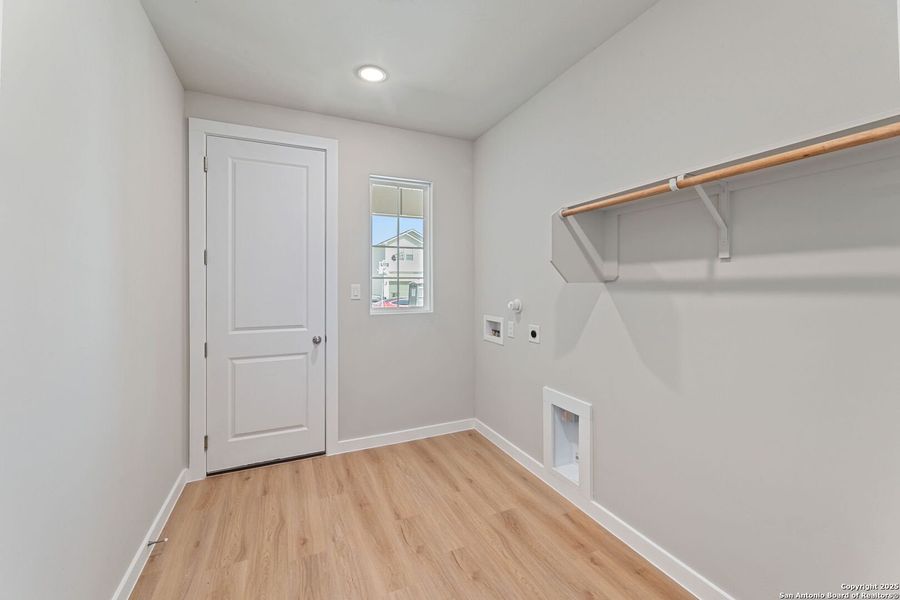 Spacious, unfurnished interior of a new home in Highland Ridge, New Braunfels (Image 22).