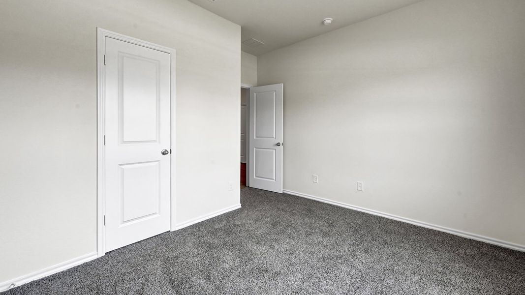 Spacious, unfurnished interior of a new home in The Reserve at Timber Creek, Lindale (Image 13).