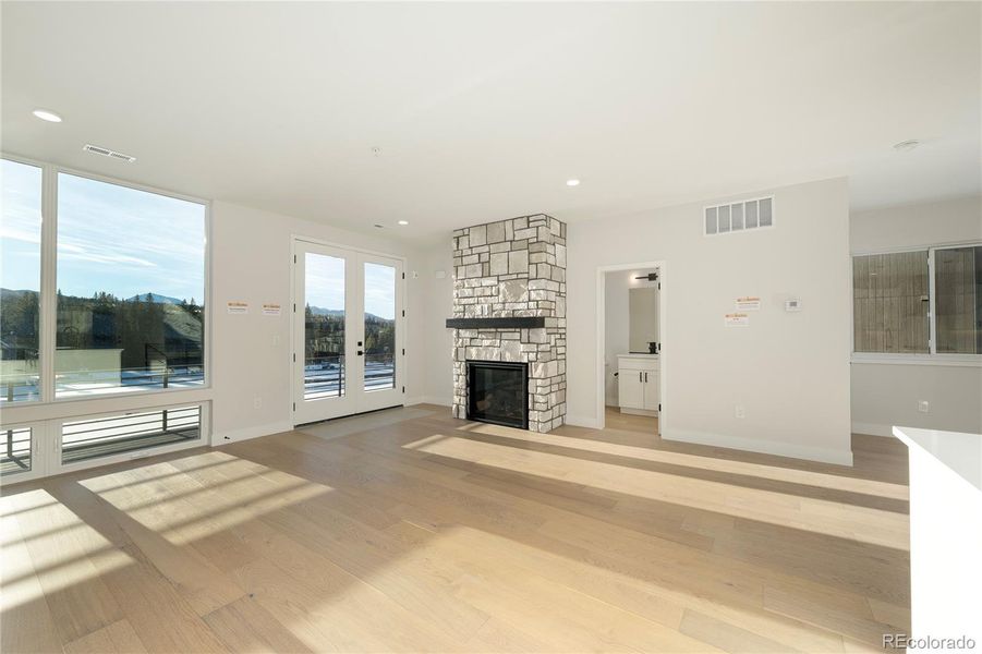 Spacious, unfurnished interior of a new home in , Winter Park (Image 20).