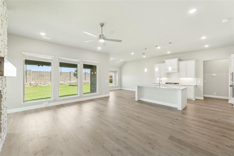 Spacious, unfurnished interior of a new home in Chaparral Park, Oak Point (Image 24).