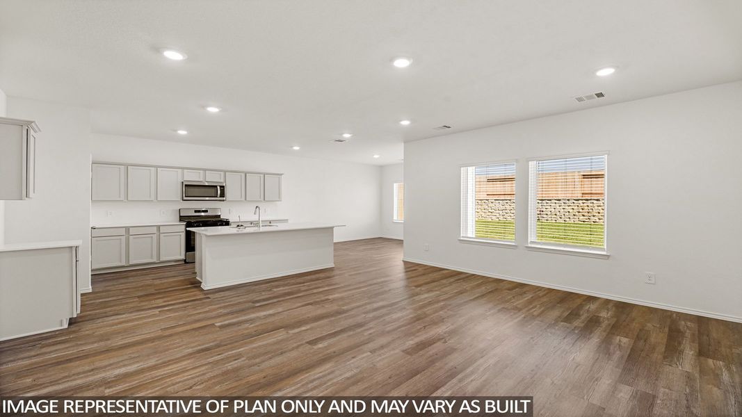 Spacious, unfurnished interior of a new home in River Ranch Trails, Dayton (Image 16).