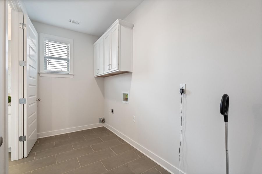 Spacious, unfurnished interior of a new home in White Oak, Arlington (Image 21).