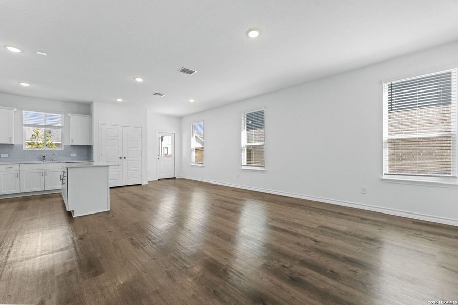 Spacious, unfurnished interior of a new home in Corley Farms, Boerne (Image 22). Spacious, unfurnished interior of a new home in Corley Farms, Boerne (Image 22).