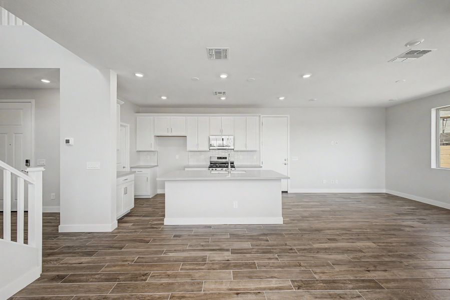 Spacious, unfurnished interior of a new home in Bella Storia, Gilbert (Image 8).
