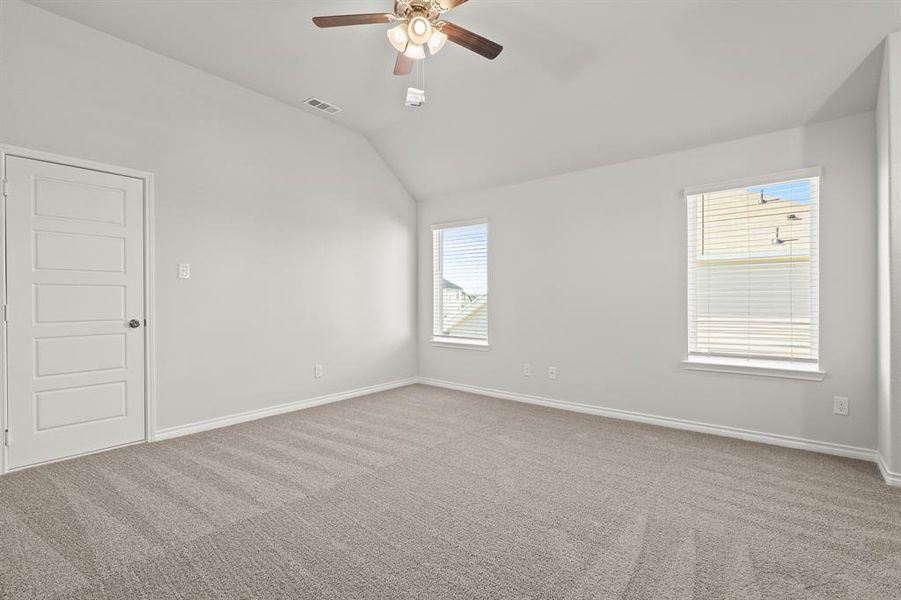 Spacious, unfurnished interior of a new home in Deer Creek, Crowley (Image 34).