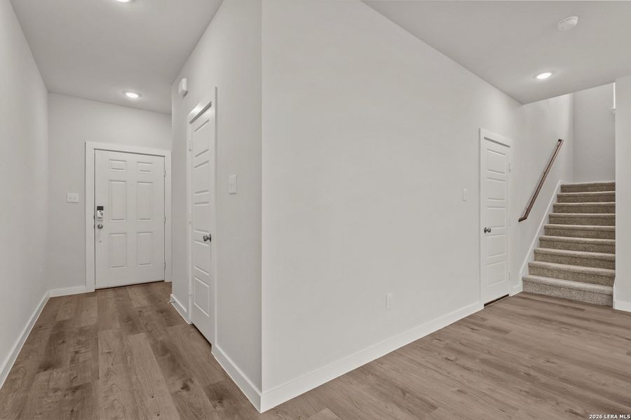 Spacious, unfurnished interior of a new home in Senna, Leon Valley (Image 23).