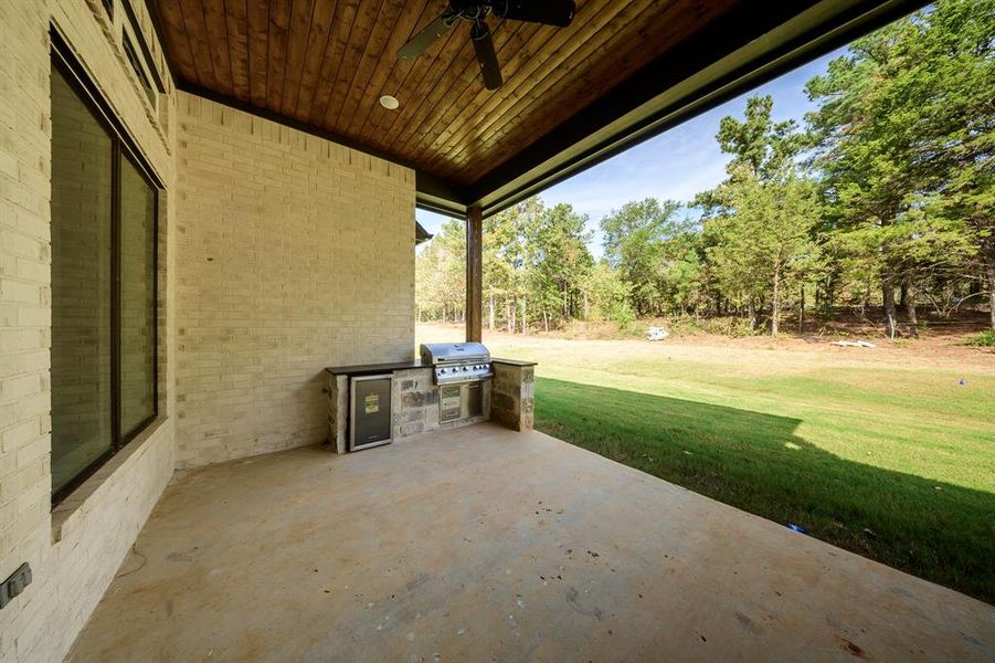 View of patio / terrace featuring a ceiling fan and an outdoor kitchen View of patio / terrace featuring a ceiling fan and an outdoor kitchen