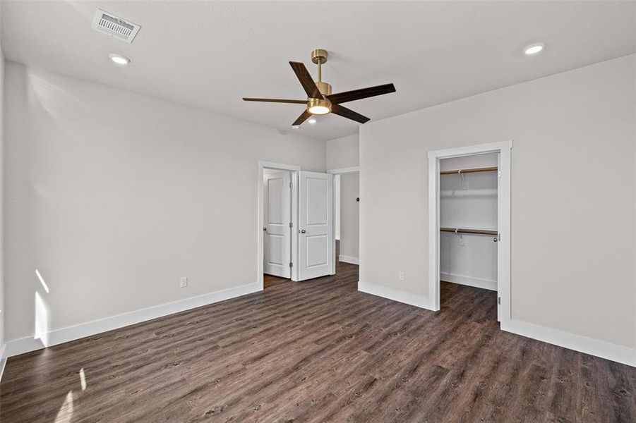 Spacious, unfurnished interior of a new home in , Granbury (Image 29).