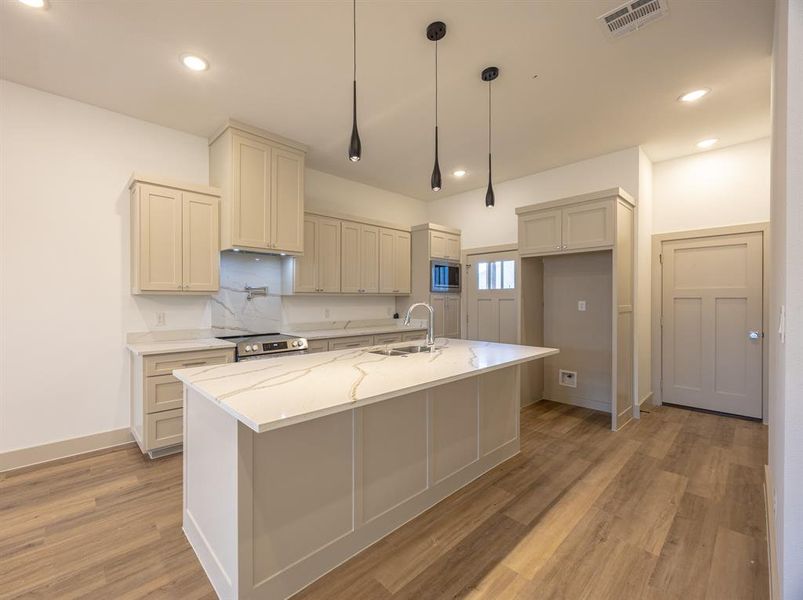 Furnished interior view inside a new home in , Fort Worth (Image 7).