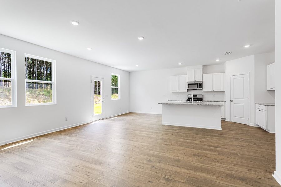 Spacious, unfurnished interior of a new home in Heritage River, Euharlee (Image 13).