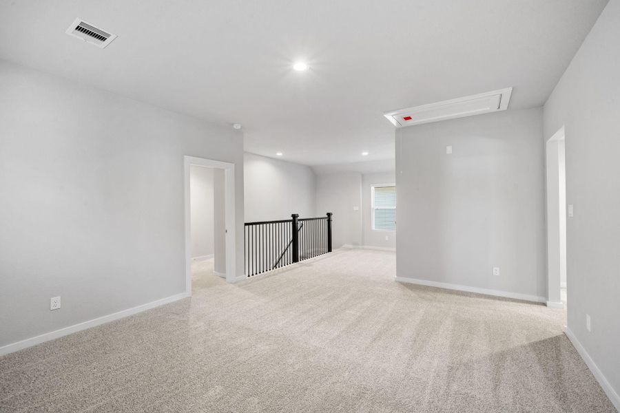 Spacious, unfurnished interior of a new home in Grand Oaks Village, Houston (Image 20).