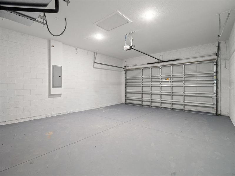 Spacious, unfurnished interior of a new home in , Ocklawaha (Image 25).