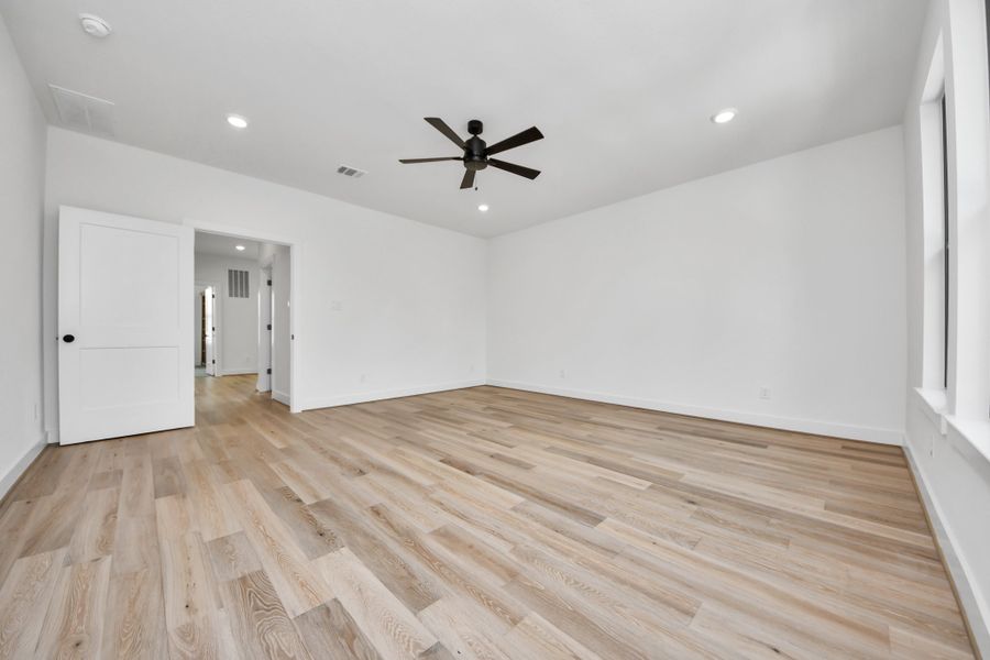 Spacious, unfurnished interior of a new home in Caywood Place, Houston (Image 32). Spacious, unfurnished interior of a new home in Caywood Place, Houston (Image 32).