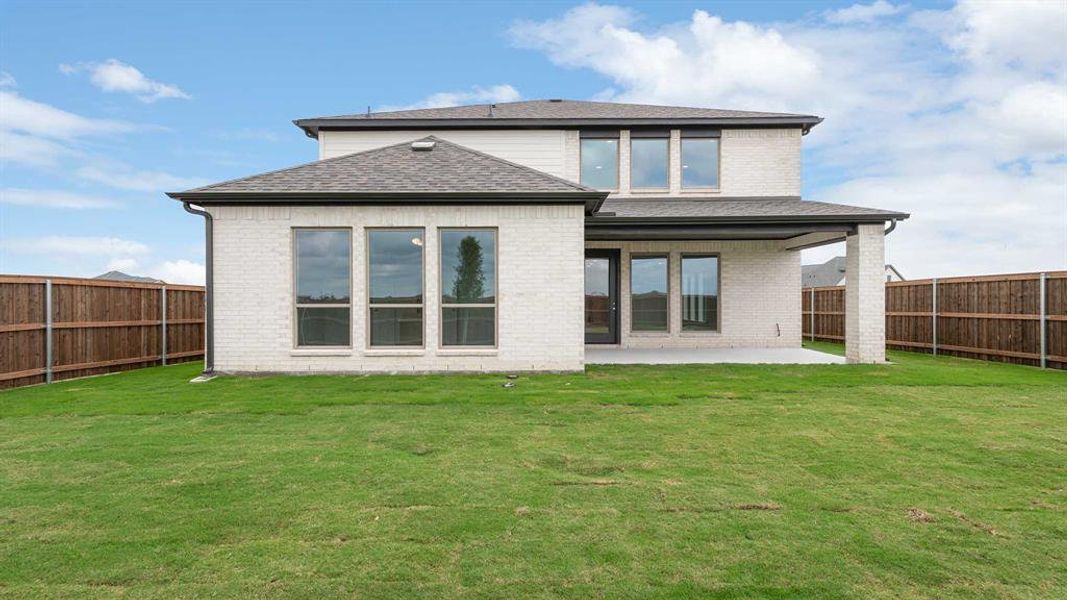 Exterior details and patio area of a home in Meraki, Forney (Image 2).