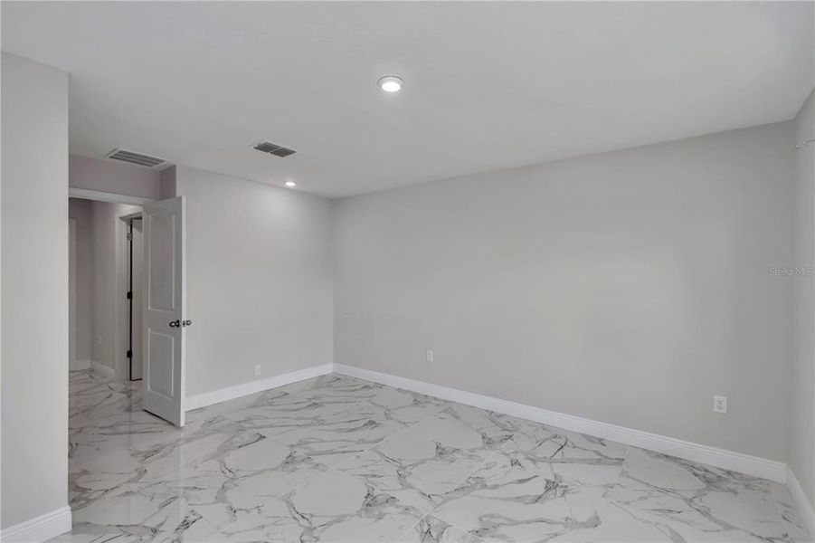 Spacious, unfurnished interior of a new home in Diamond Ridge, Belleview (Image 14).