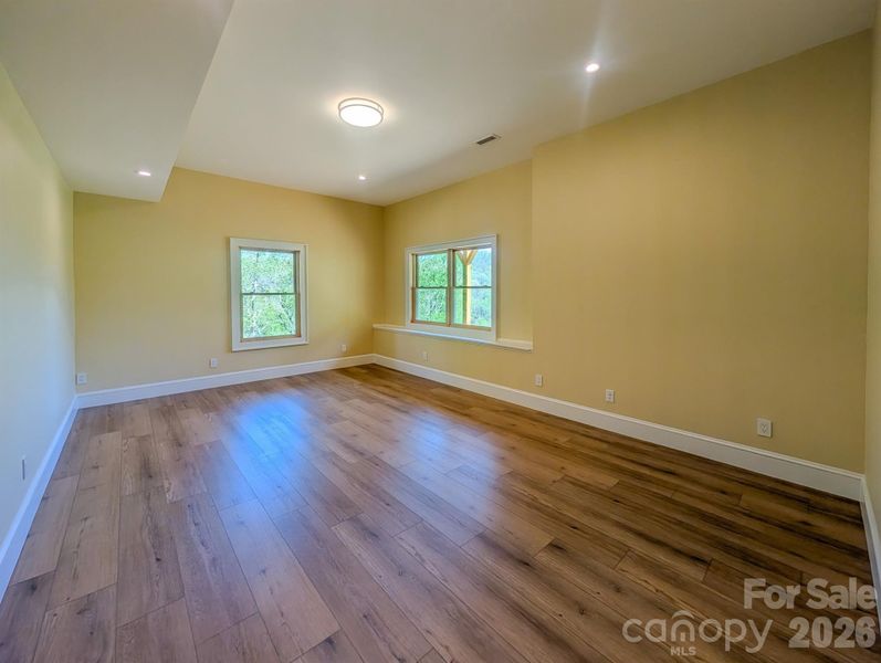 Spacious, unfurnished interior of a new home in , Burnsville (Image 11).