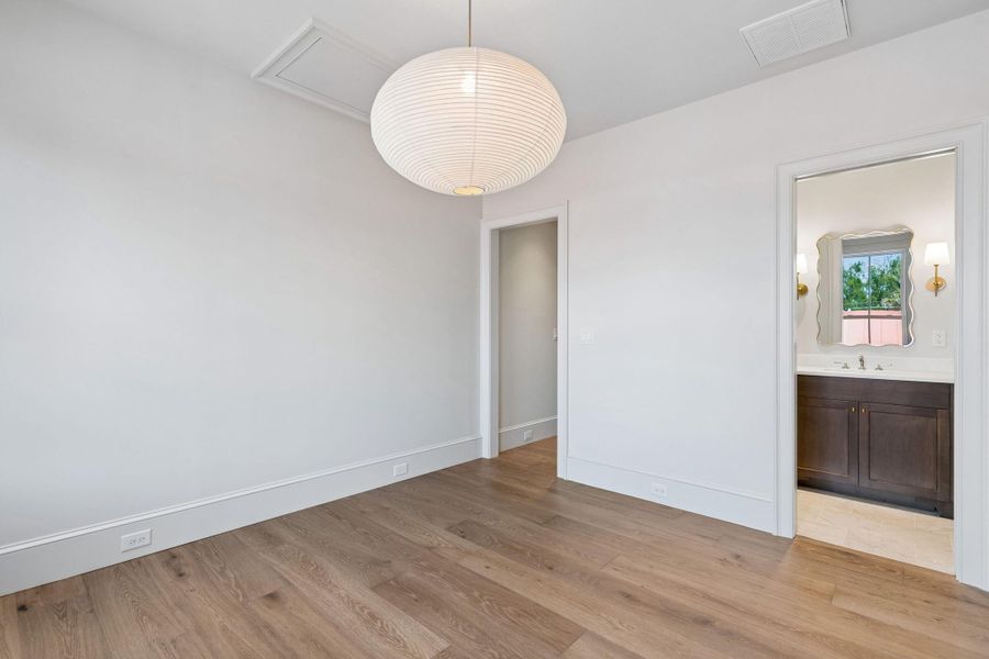 Spacious, unfurnished interior of a new home in , Charleston (Image 46).