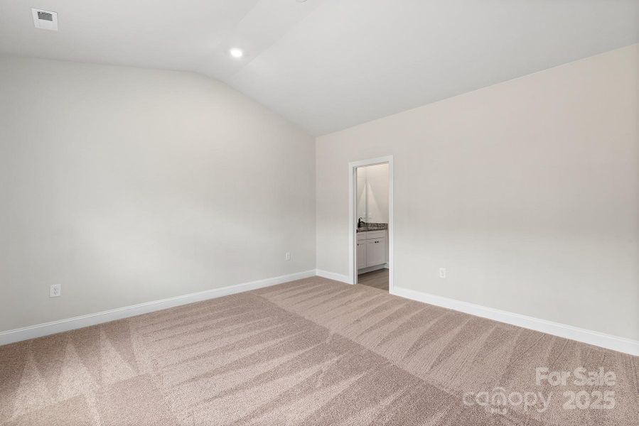 Spacious, unfurnished interior of a new home in Ascot Woods, Charlotte (Image 18).