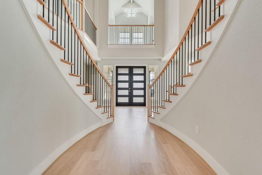 Spacious, unfurnished interior of a new home in Somerset Park, Rockwall (Image 23).