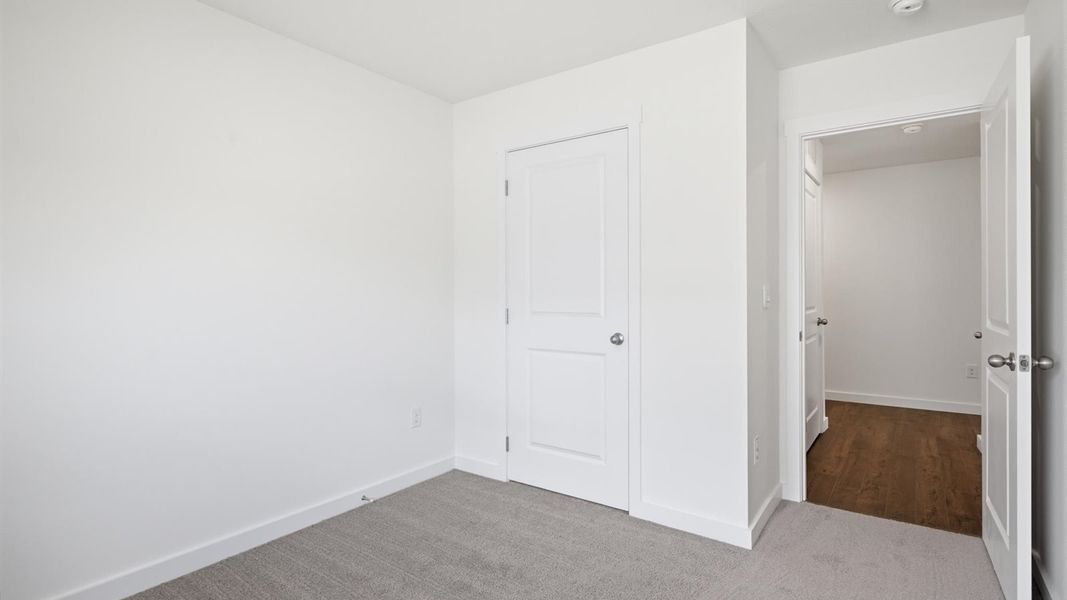 Spacious, unfurnished interior of a new home in Emory Creek, Harriman (Image 29).