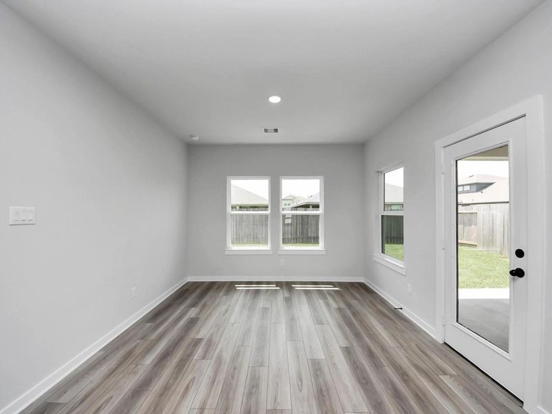 Spacious, unfurnished interior of a new home in River Ranch Meadows, Dayton (Image 29).