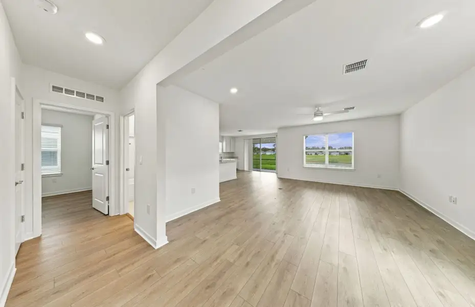 Spacious, unfurnished interior of a new home in Twisted Oaks, Wildwood (Image 14). Spacious, unfurnished interior of a new home in Twisted Oaks, Wildwood (Image 14).
