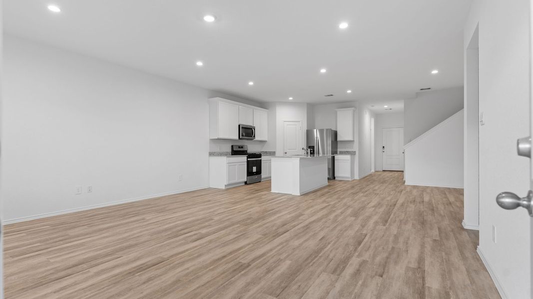 Spacious, unfurnished interior of a new home in Tamarron, Fulshear (Image 22).