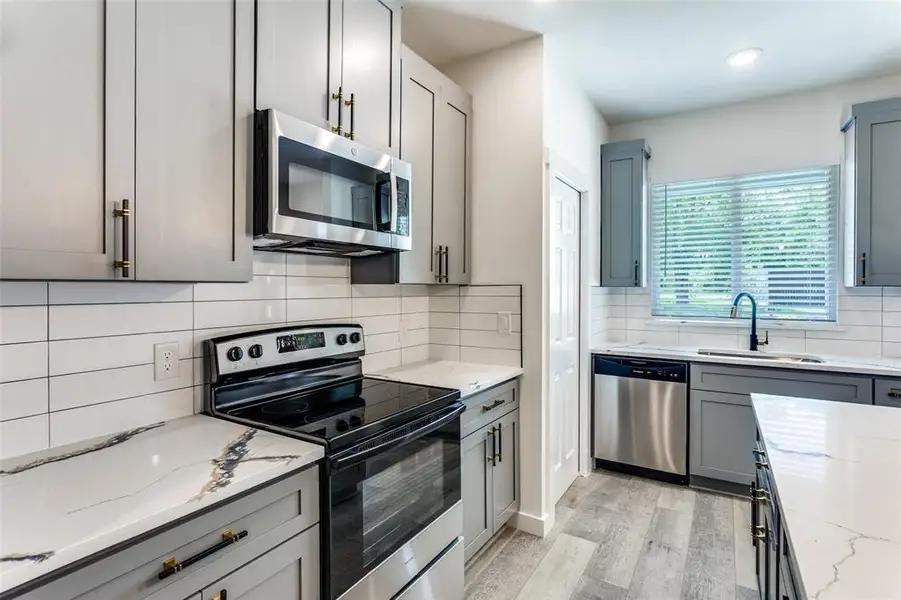 Furnished interior view inside a new home in , Fort Worth (Image 9).