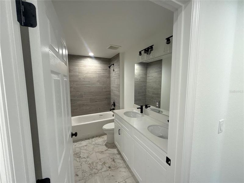 Furnished interior view inside a new home in , Dunnellon (Image 4).