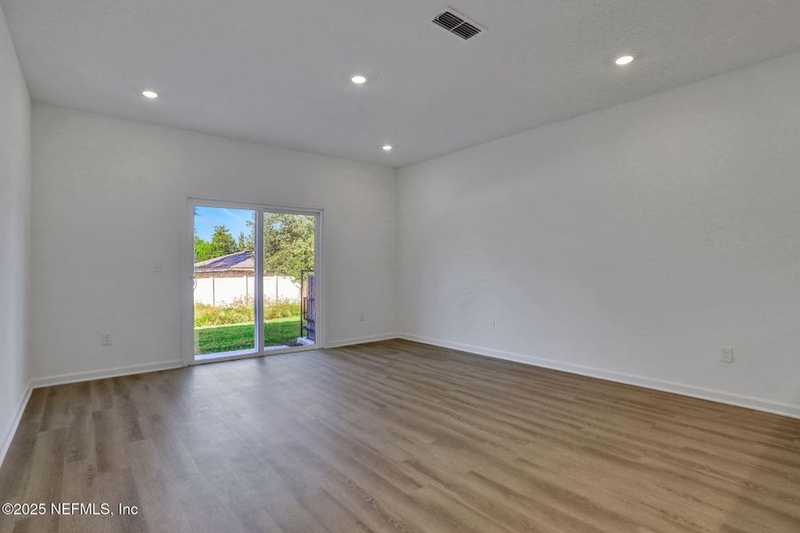 Spacious, unfurnished interior of a new home in , Jacksonville (Image 15).