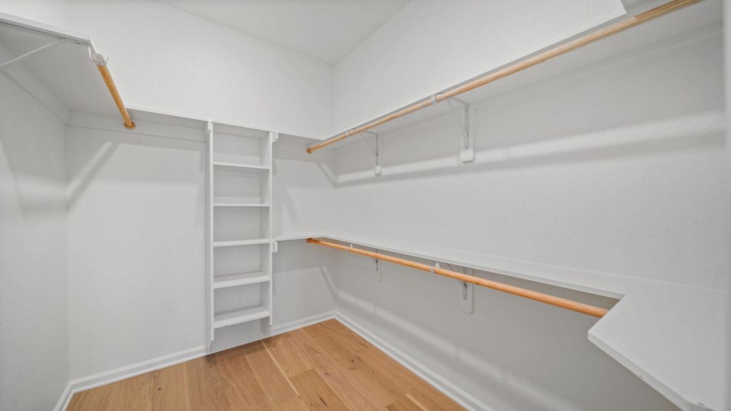 Spacious, unfurnished interior of a new home in , Giddings (Image 24).