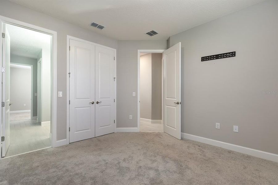 Spacious, unfurnished interior of a new home in Wolf Lake Ranch, Apopka (Image 24).