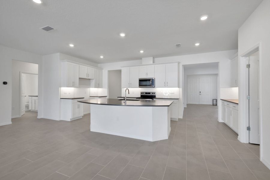 2,723sf New Home in Land O Lakes, FL.  - Slide 28