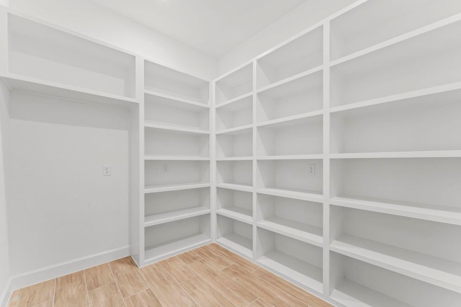 Spacious, unfurnished interior of a new home in , Tomball (Image 18).