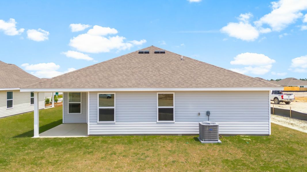 Exterior details and patio area of a home in Park Place, Panama City (Image 4).