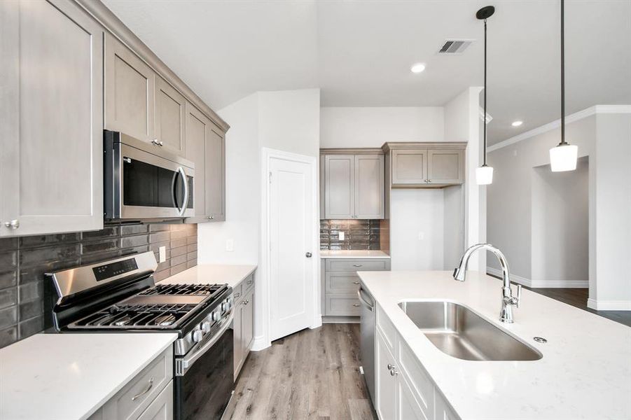 Beautiful Open kitchen with Kitchen Island