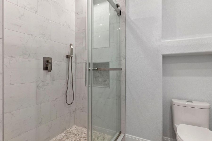 1st floor guest full bath