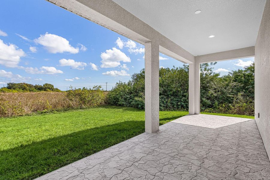Exterior details and patio area of a home in , Labelle (Image 4).