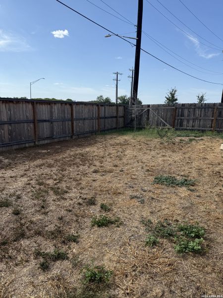 Image 21 of a home in Mission del Lago.