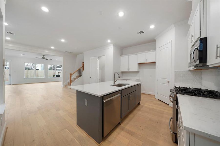 Whether you're cooking a family feast or hosting friends for dinner, this kitchen is sure to impress. (Sample photos of a completed Chesapeake floor plan. The image may feature alternative selections and/or upgrades.)