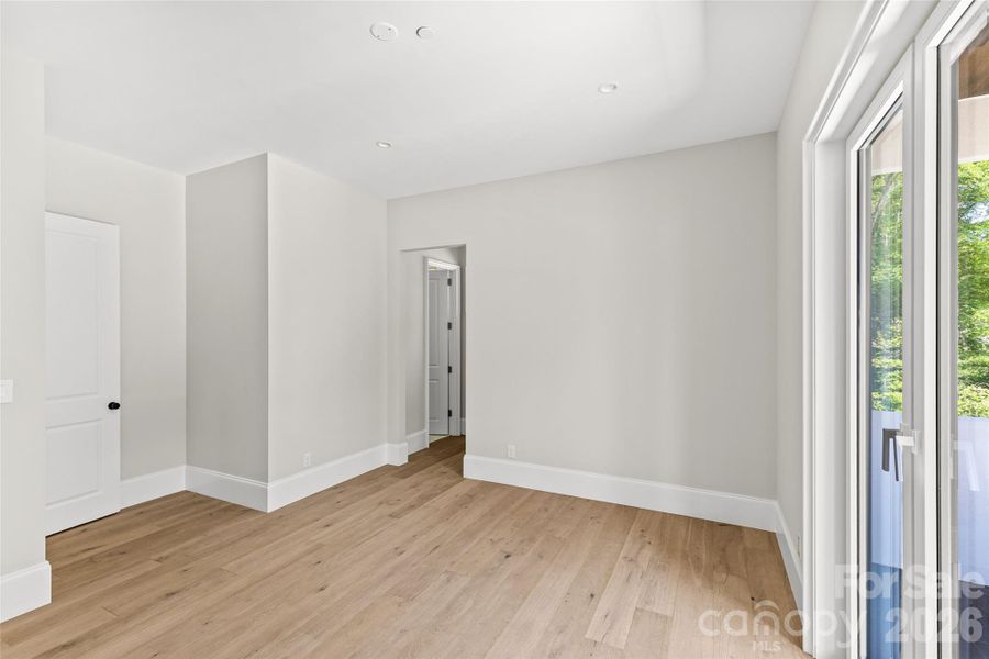 Spacious, unfurnished interior of a new home in , Davidson (Image 33).