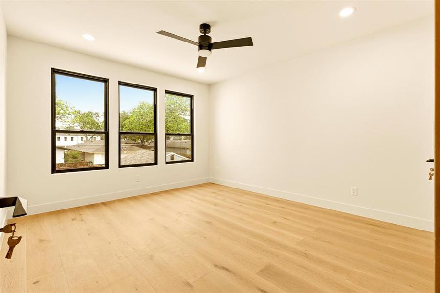 Spacious, unfurnished interior of a new home in , Dallas (Image 35).